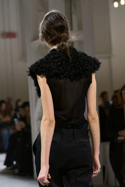Look 15